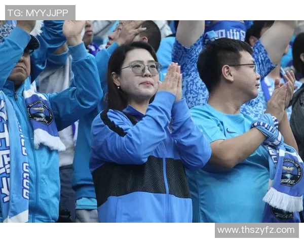 带手绳的足球明星如何用独特风格赢得球迷的心与场上的胜利