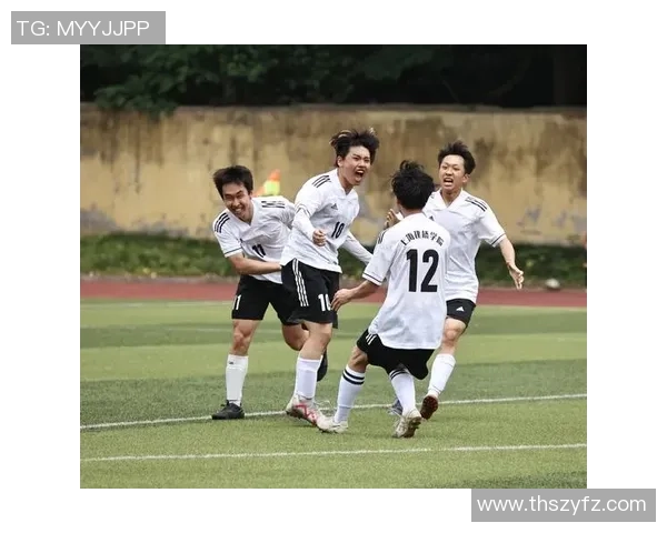 昔日足球巨星周正的风采与荣耀回顾照片集 昔日足球巨星周正的风采与荣耀回顾照片集