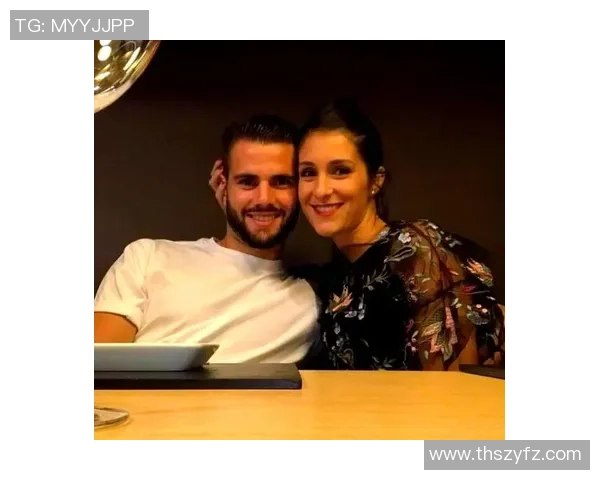 足球明星们的甜蜜瞬间亲吻时刻精彩图片合集