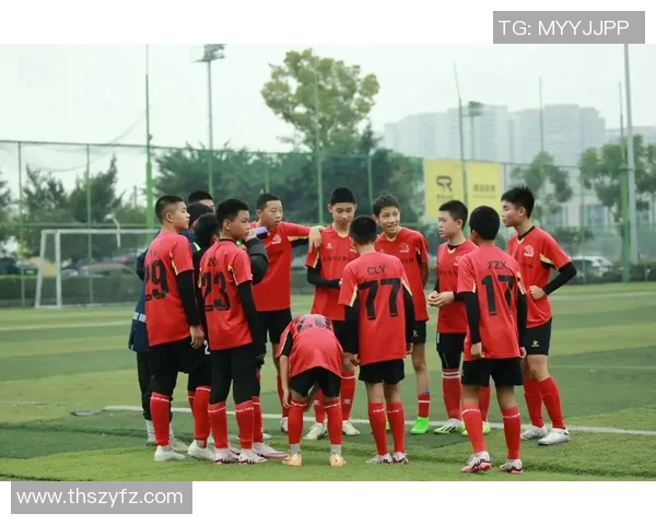 足球明星评球瞬间精彩回顾与分析展现球场魅力与技术的完美结合 足球明星评球瞬间精彩回顾与分析展现球场魅力与技术的完美结合